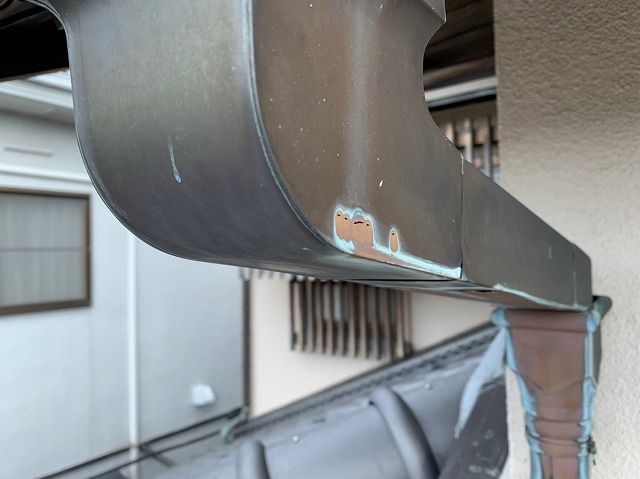 銅板集水器の穴あき部分